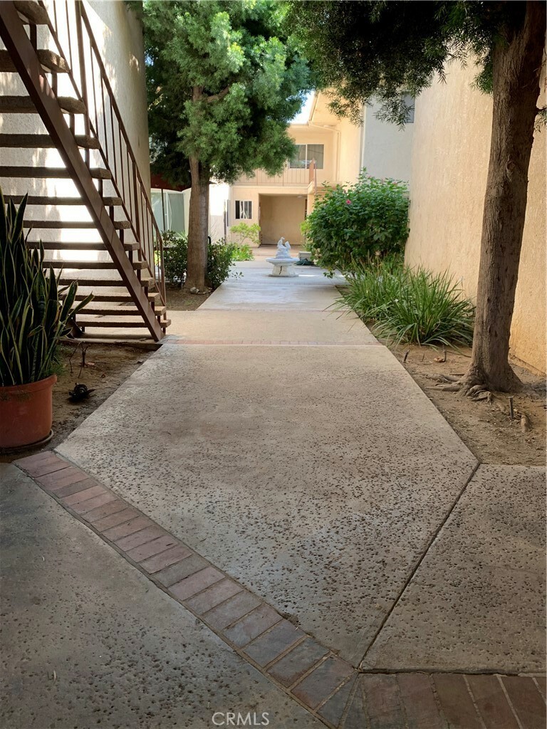 Property Photo:  21000 Parthenia Street 14  CA 91304 