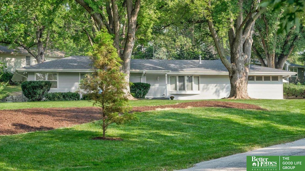 Property Photo: 605 Beverly Drive NE 68114