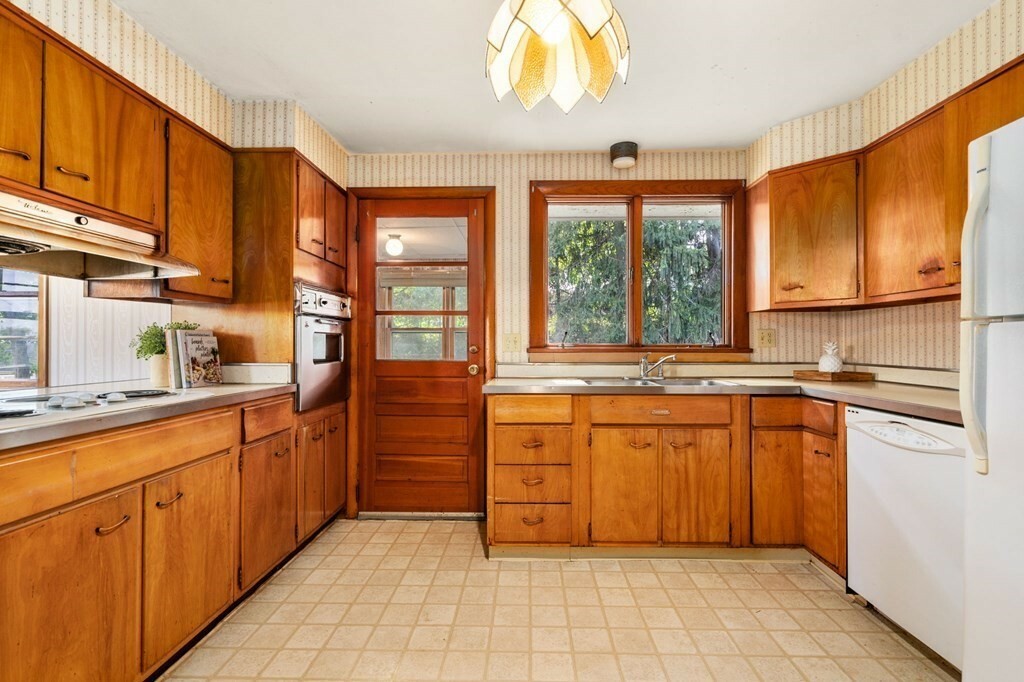 Property Photo: 25-A White Ave MA 01605