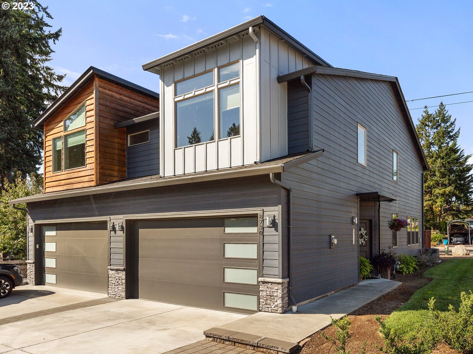 Property Photo: 8730 NE 43rd Pl WA 98665