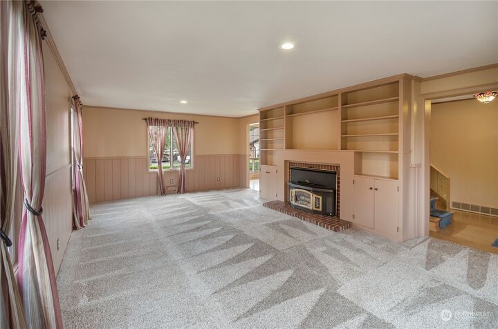 Property Photo:  2217 Tacoma Road E  WA 98371 