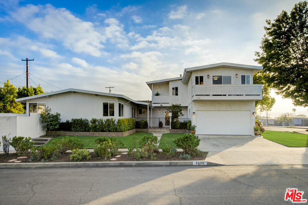 Property Photo:  7200  W 88th Pl  CA 90045 