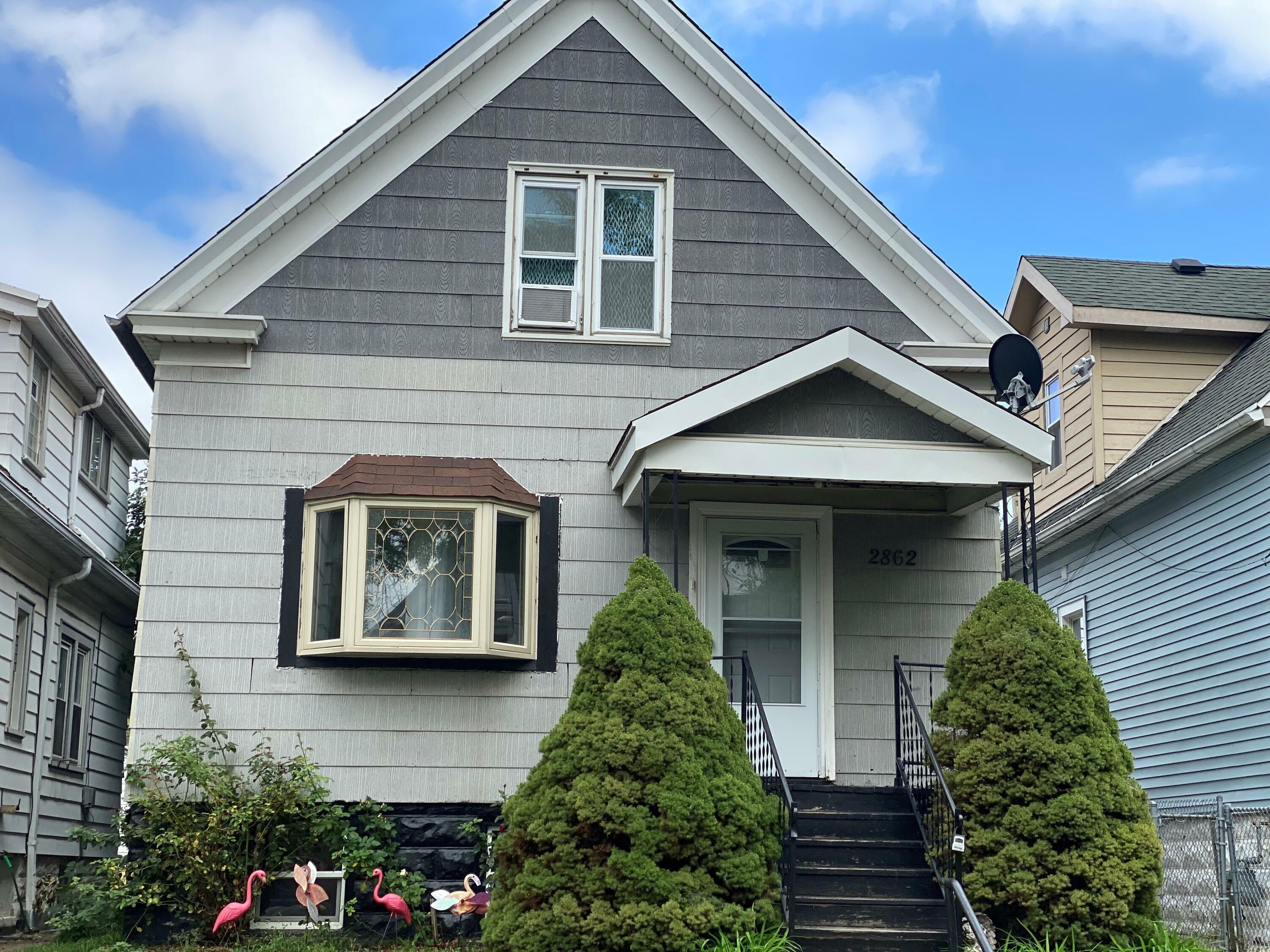 2862 S 11th St  Milwaukee WI 53215 photo