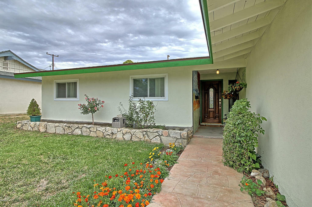 Property Photo:  318 S Crocker Avenue  CA 93004 