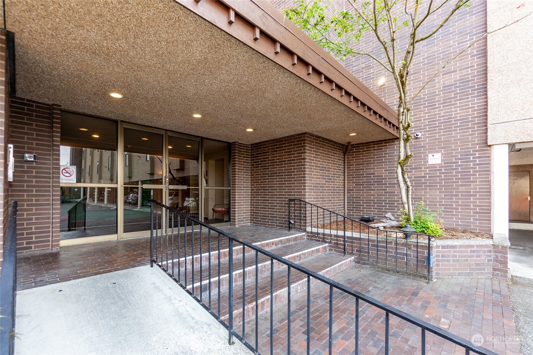 Property Photo: 5915 Highway Place 305 WA 98203