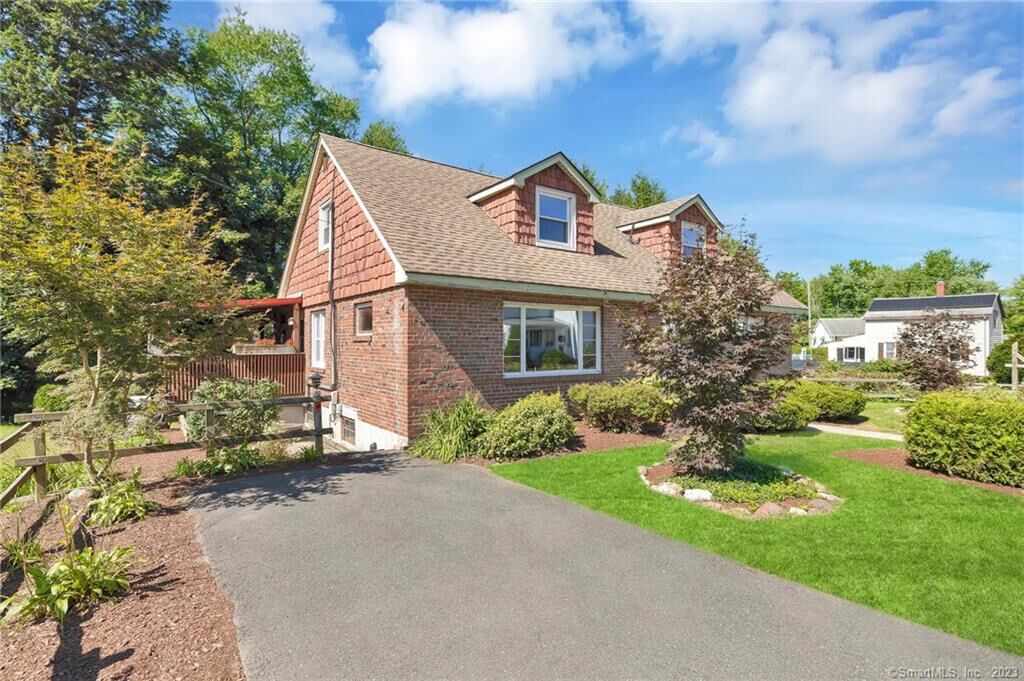 Property Photo:  19 Cedar Street  CT 06082 