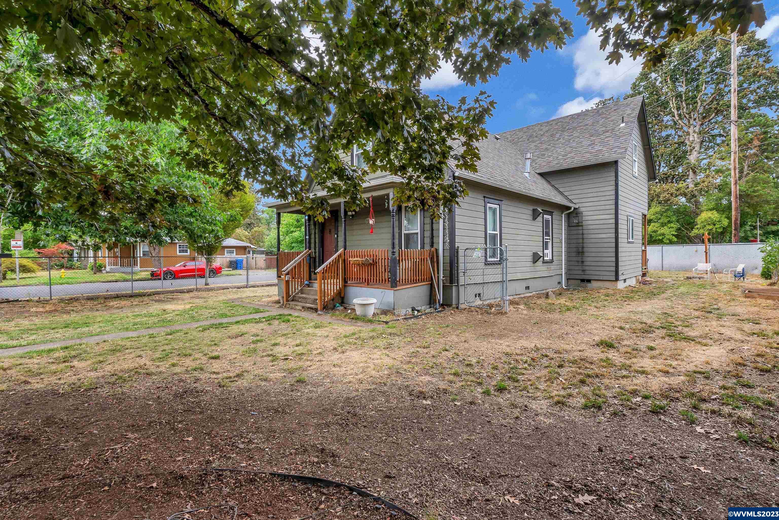 Property Photo: 2105 Church St NE OR 97301