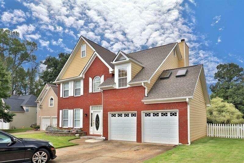 Property Photo: 100 Gala Court GA 30075
