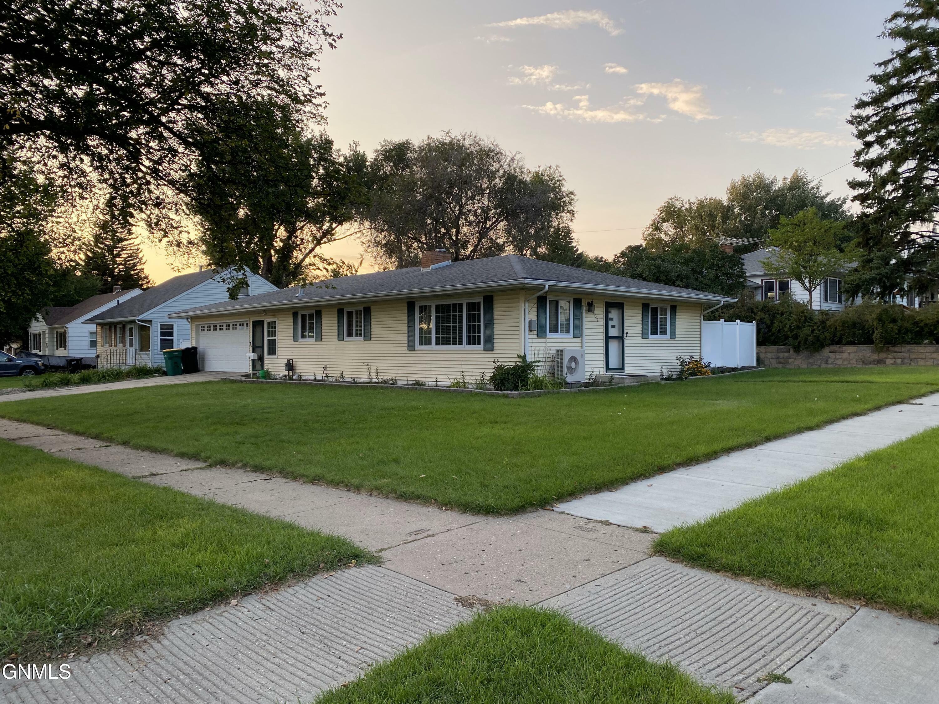 Property Photo: 602 N Hannifin Street ND 58501