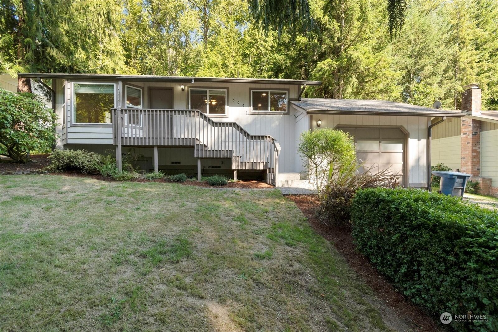 Property Photo:  606 N 23rd Avenue  WA 98626 