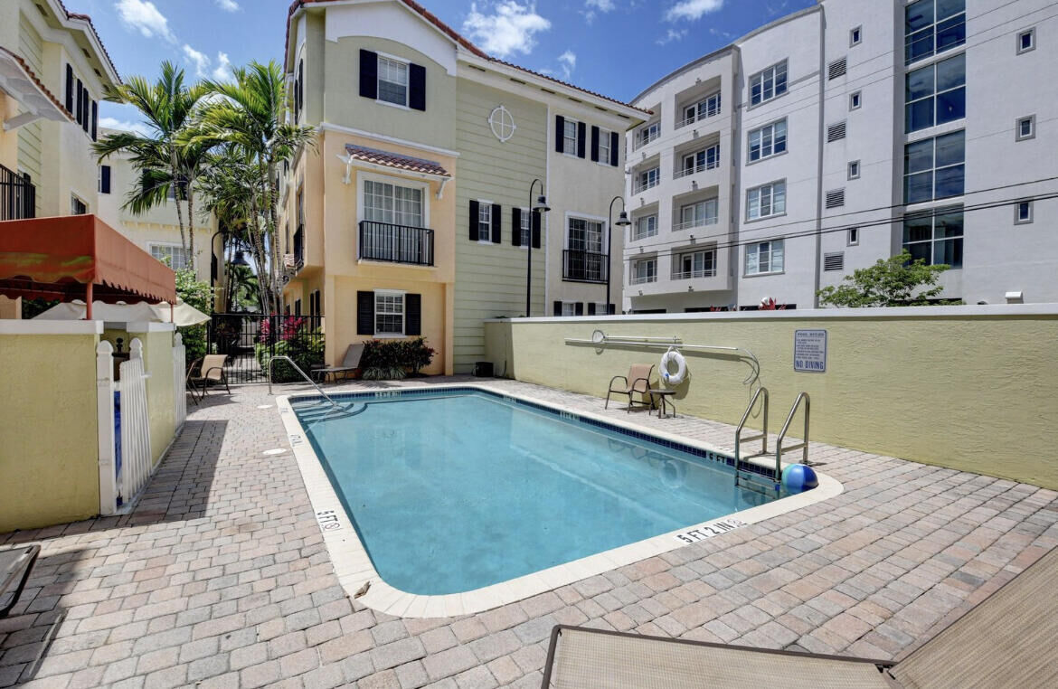 Property Photo: 150 NE 6th Avenue FL 33483