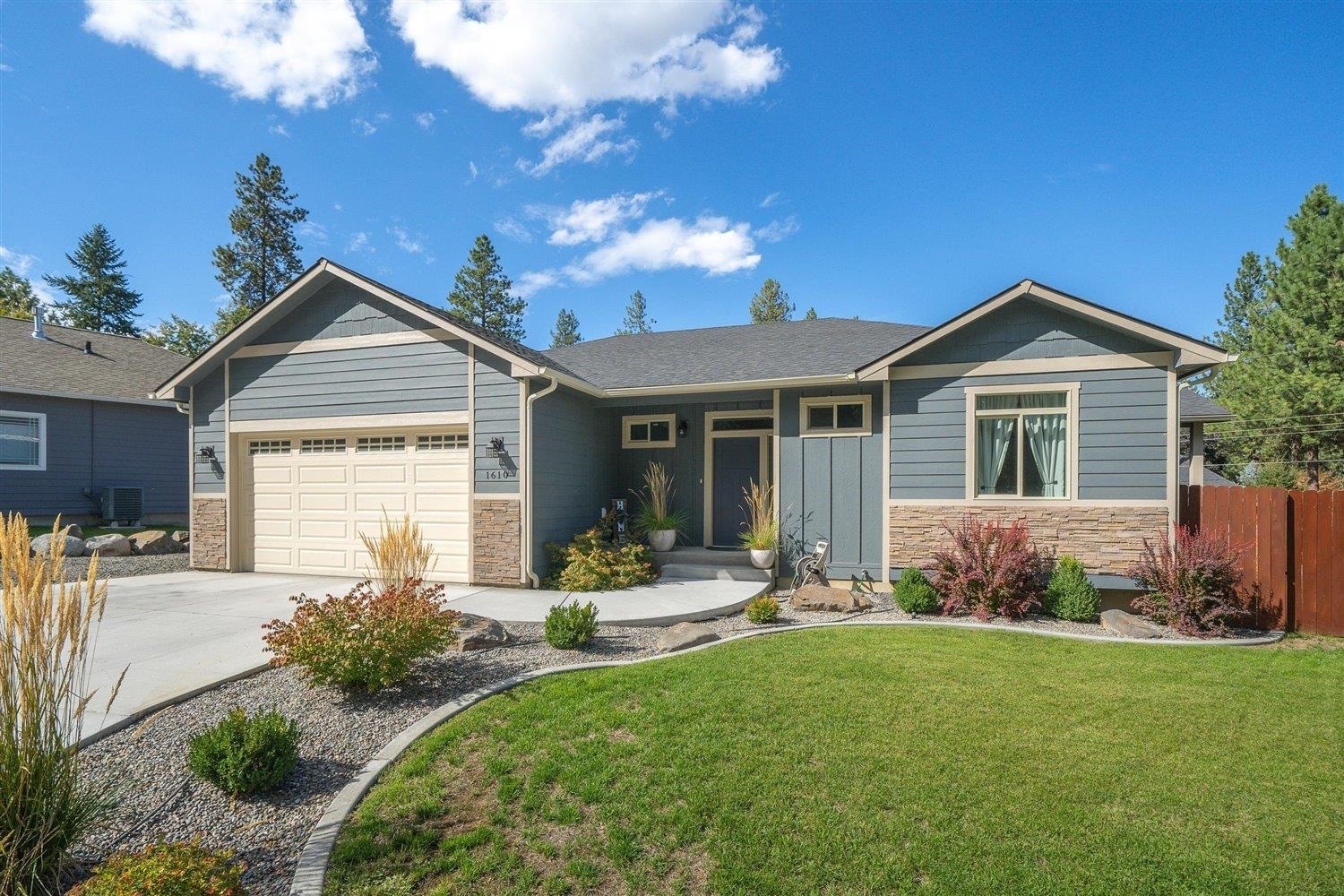 Property Photo: 1610 W Pinecrest Dr WA 99218