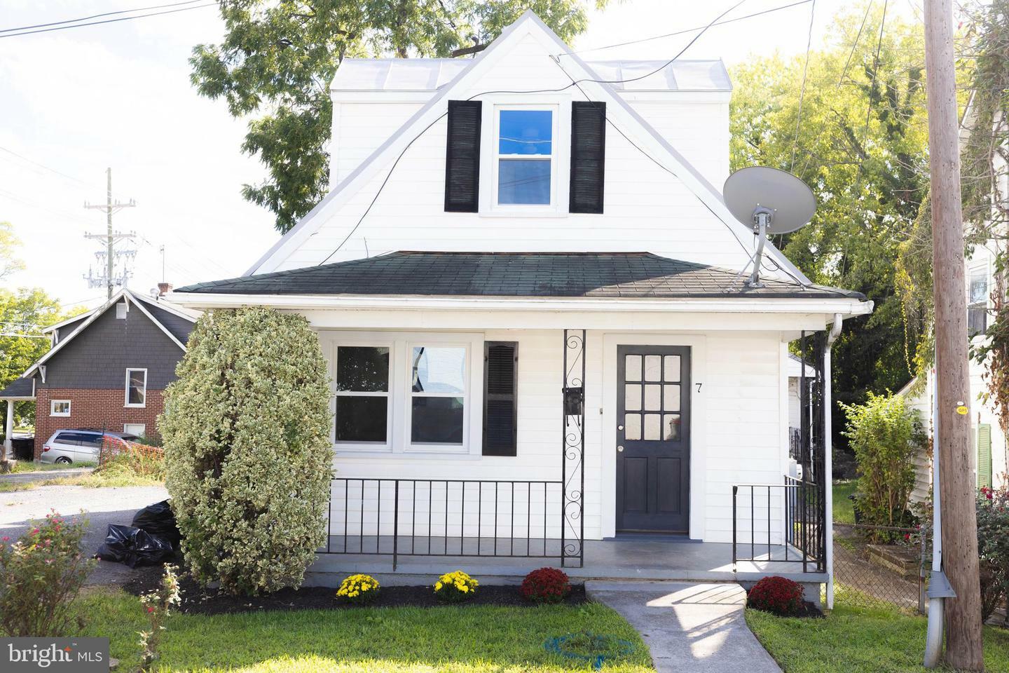Property Photo: 7 W Hart Street VA 22601