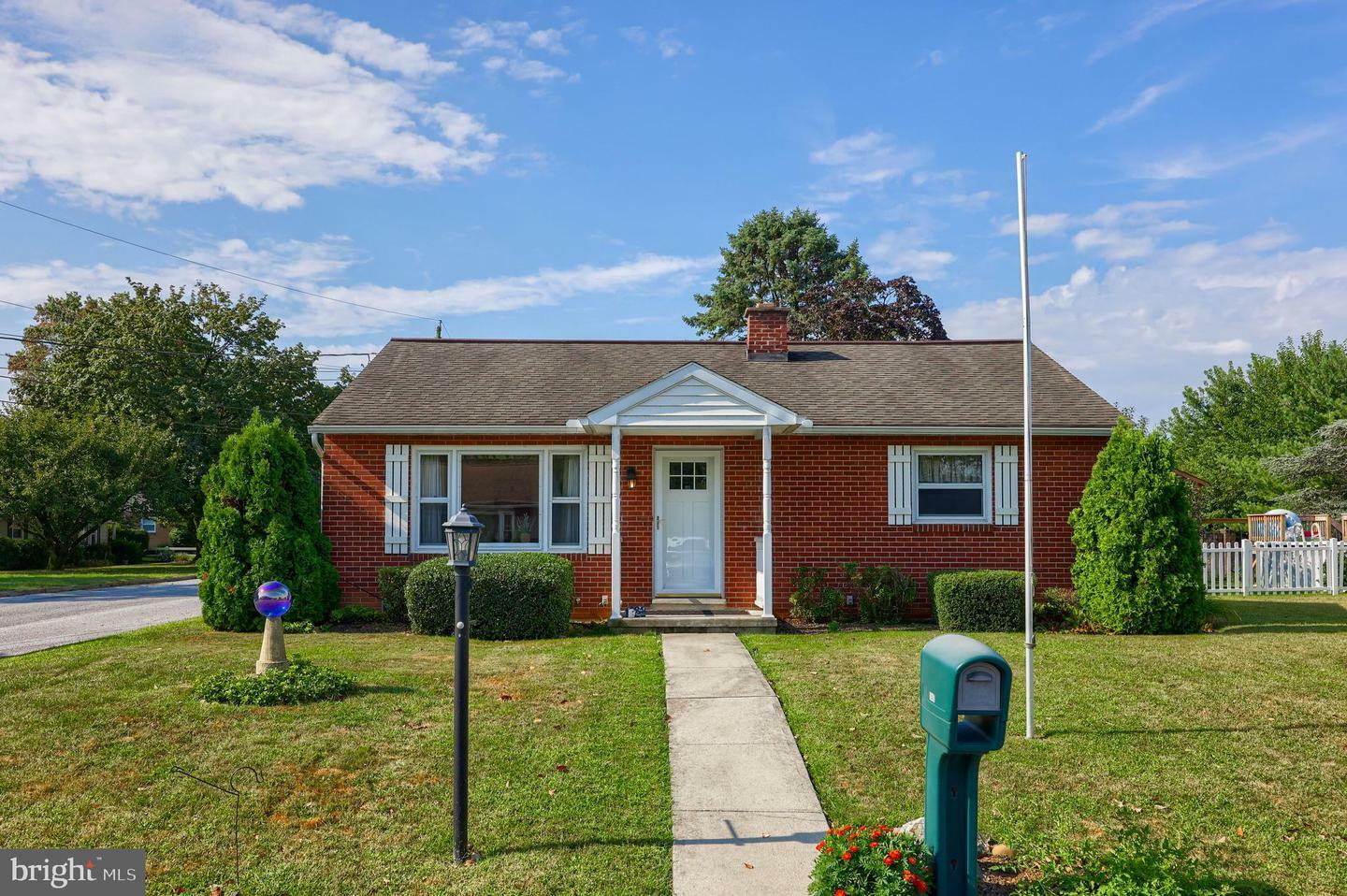 Property Photo: 140 Peach Avenue PA 17033
