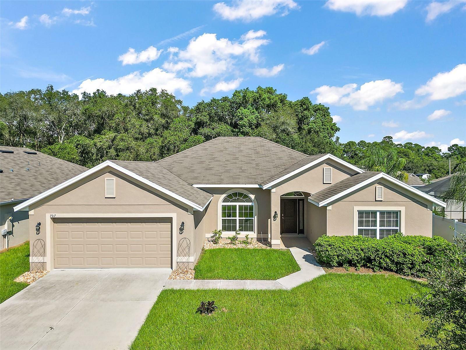 Property Photo: 707 Bradley Way FL 34731