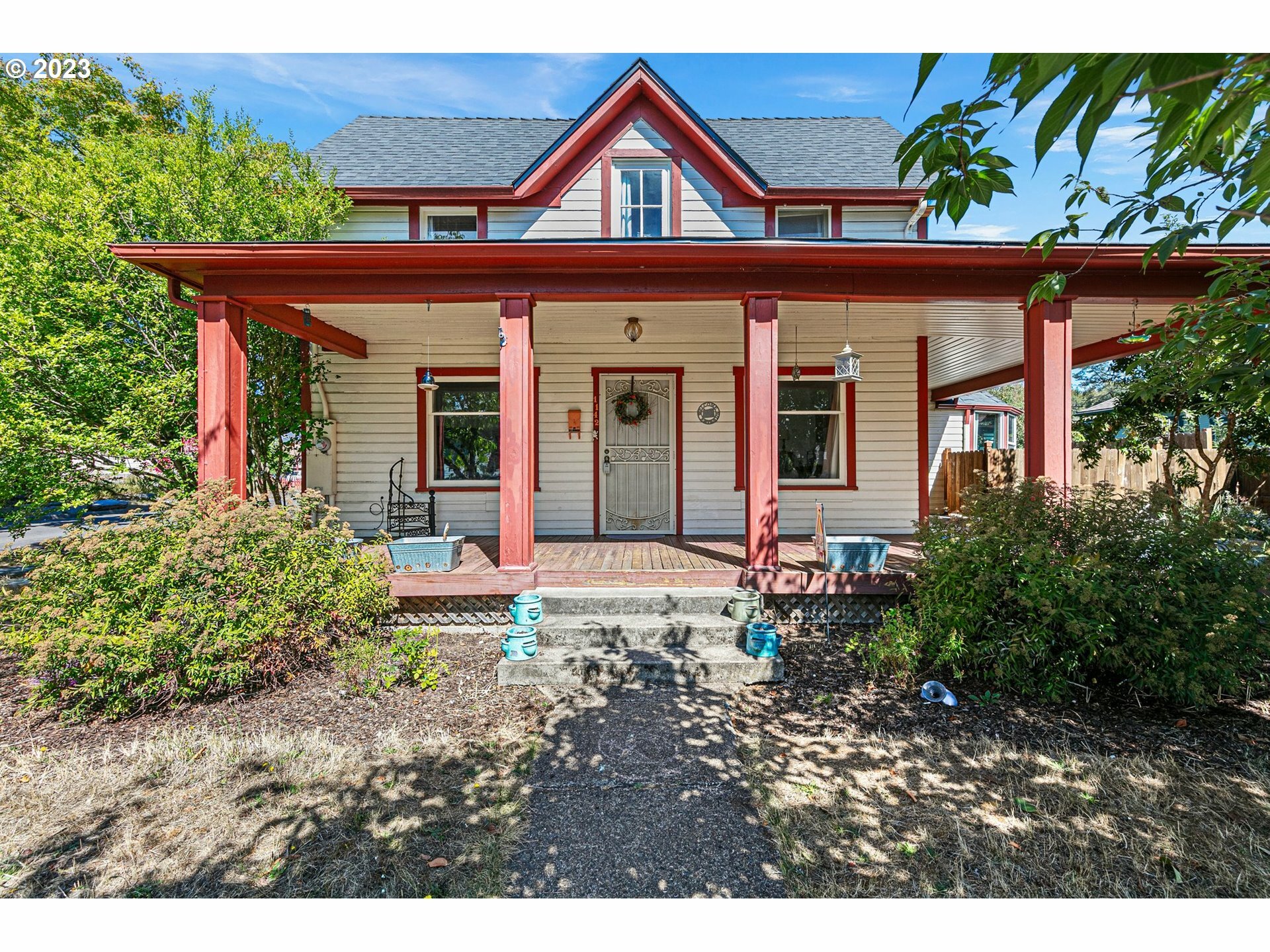 Property Photo: 1142 Ash Ave OR 97424
