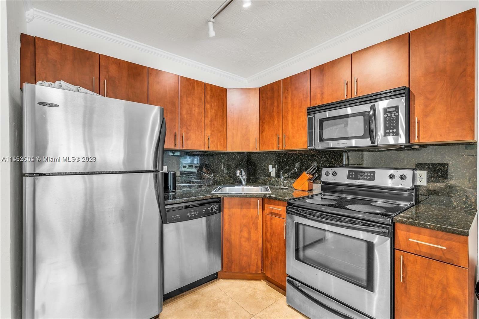 Property Photo: 1872 NE 46th St D5 FL 33308