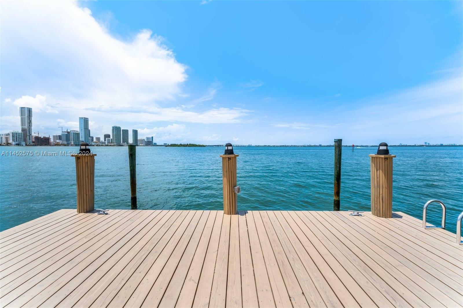 Property Photo: 1011 N Venetian Dr FL 33139