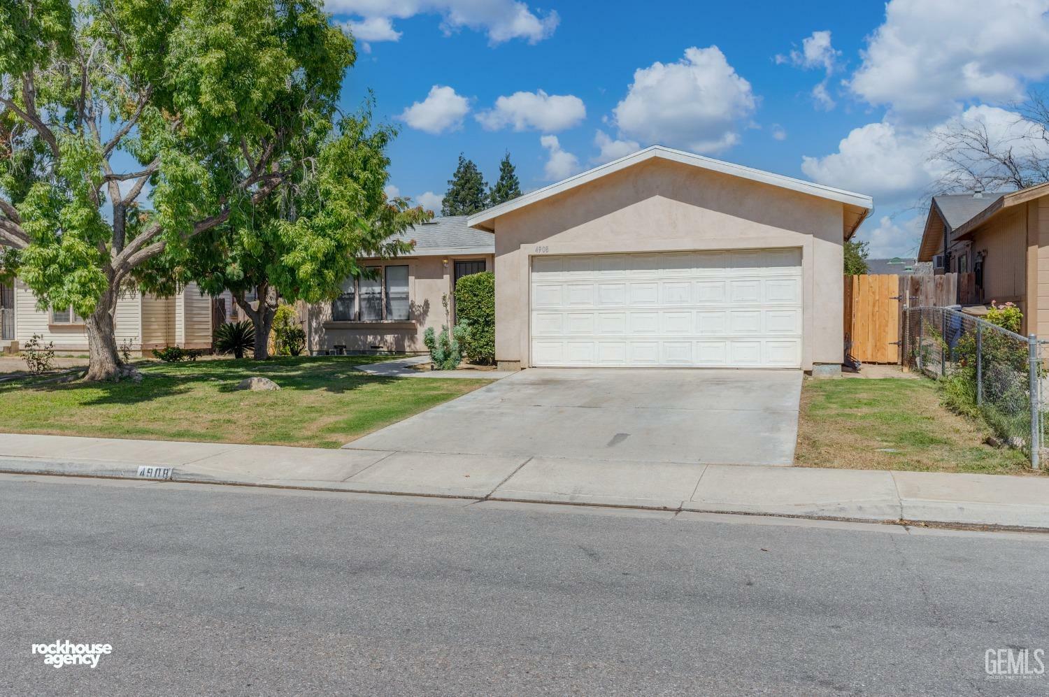 Property Photo: 4908 Magic Avenue CA 93307