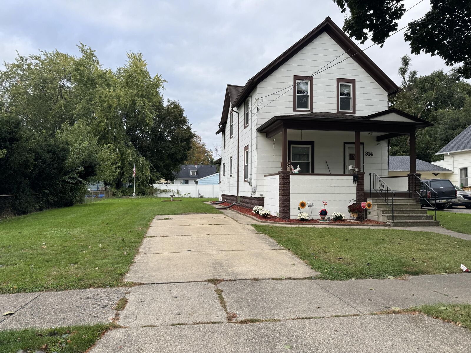 Property Photo:  314 N Pleasant St  MI 49202 
