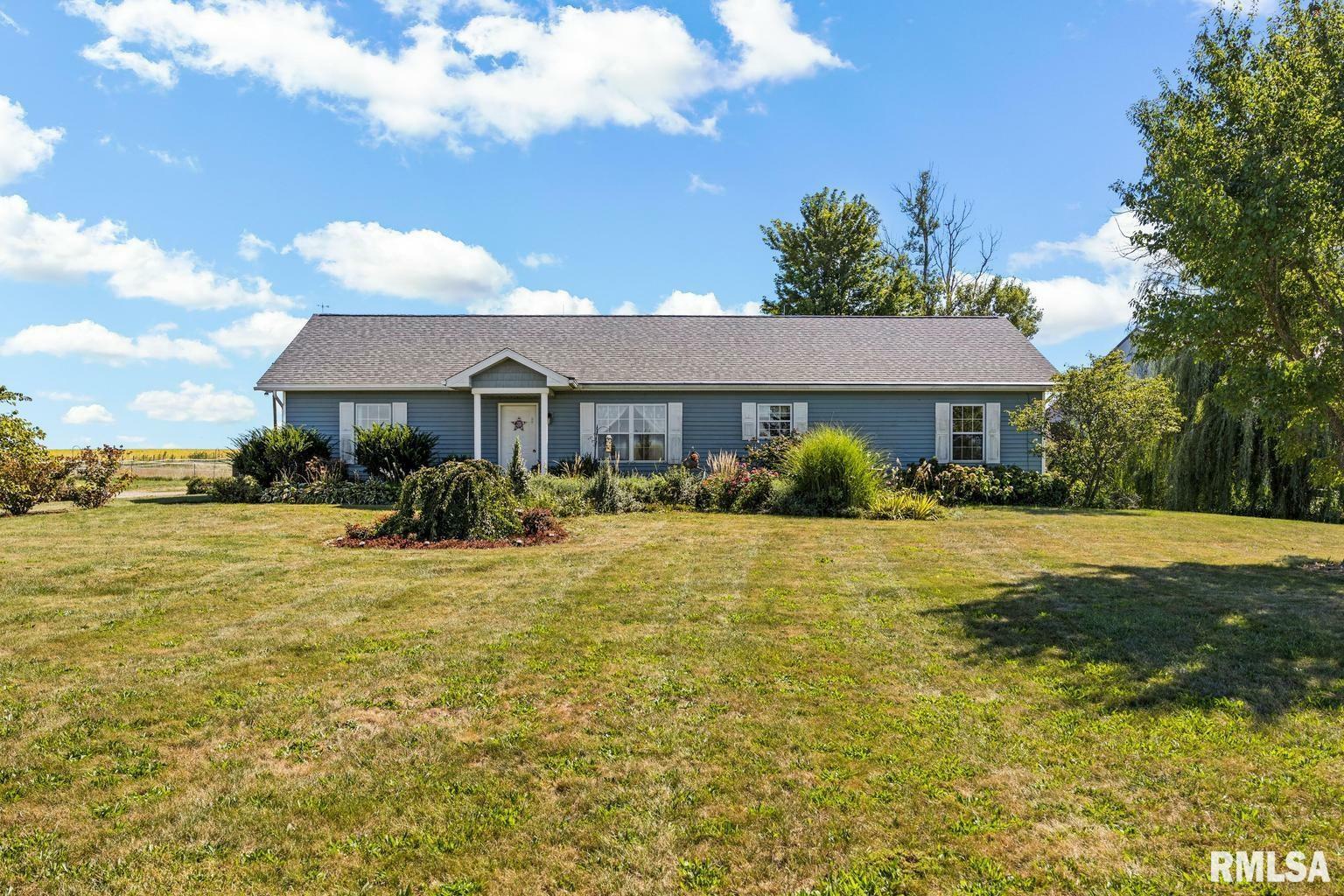 Property Photo:  1723 County Road 2200 N  IL 61570 