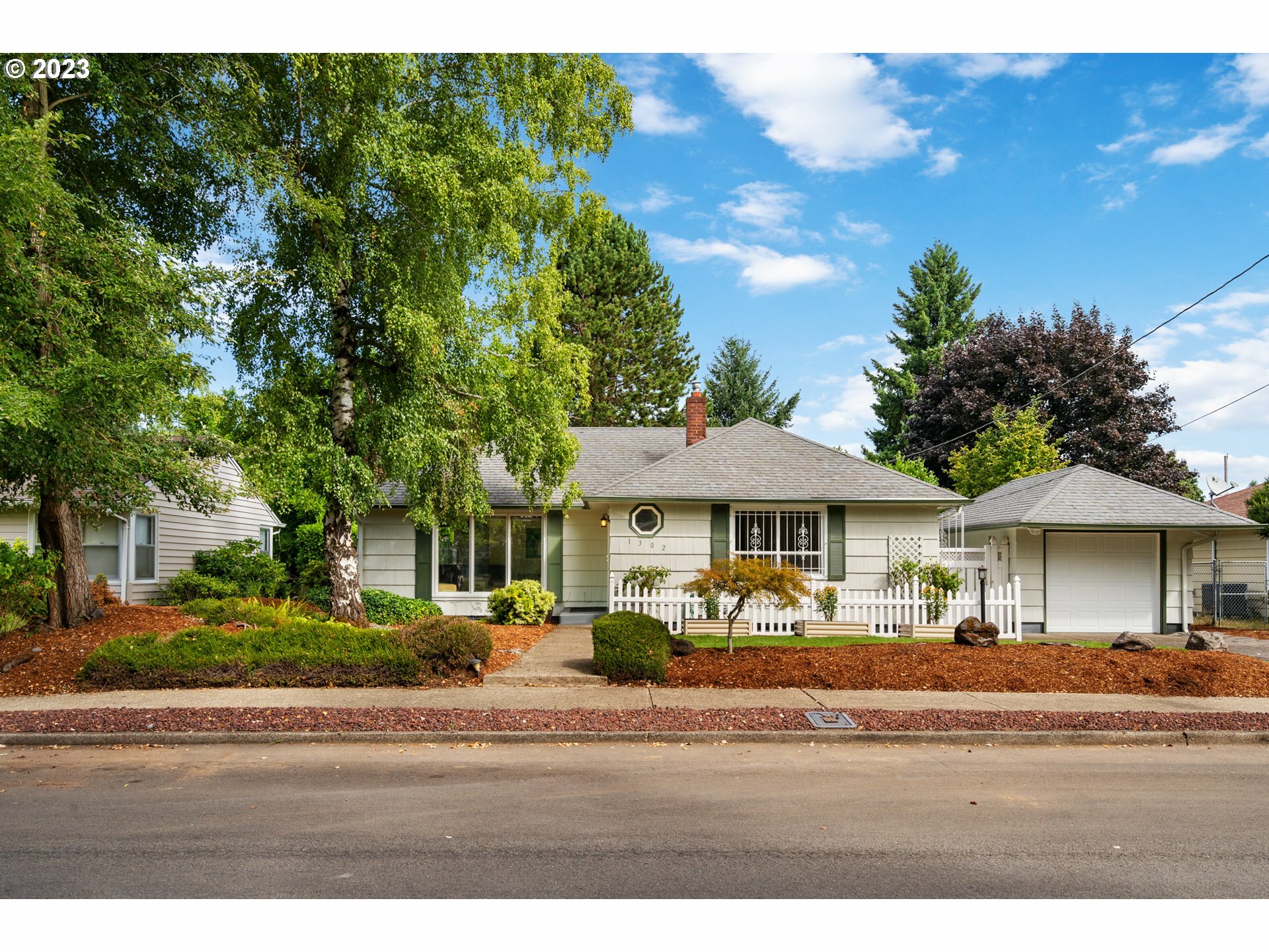 Property Photo: 1302 NW 48th St WA 98663
