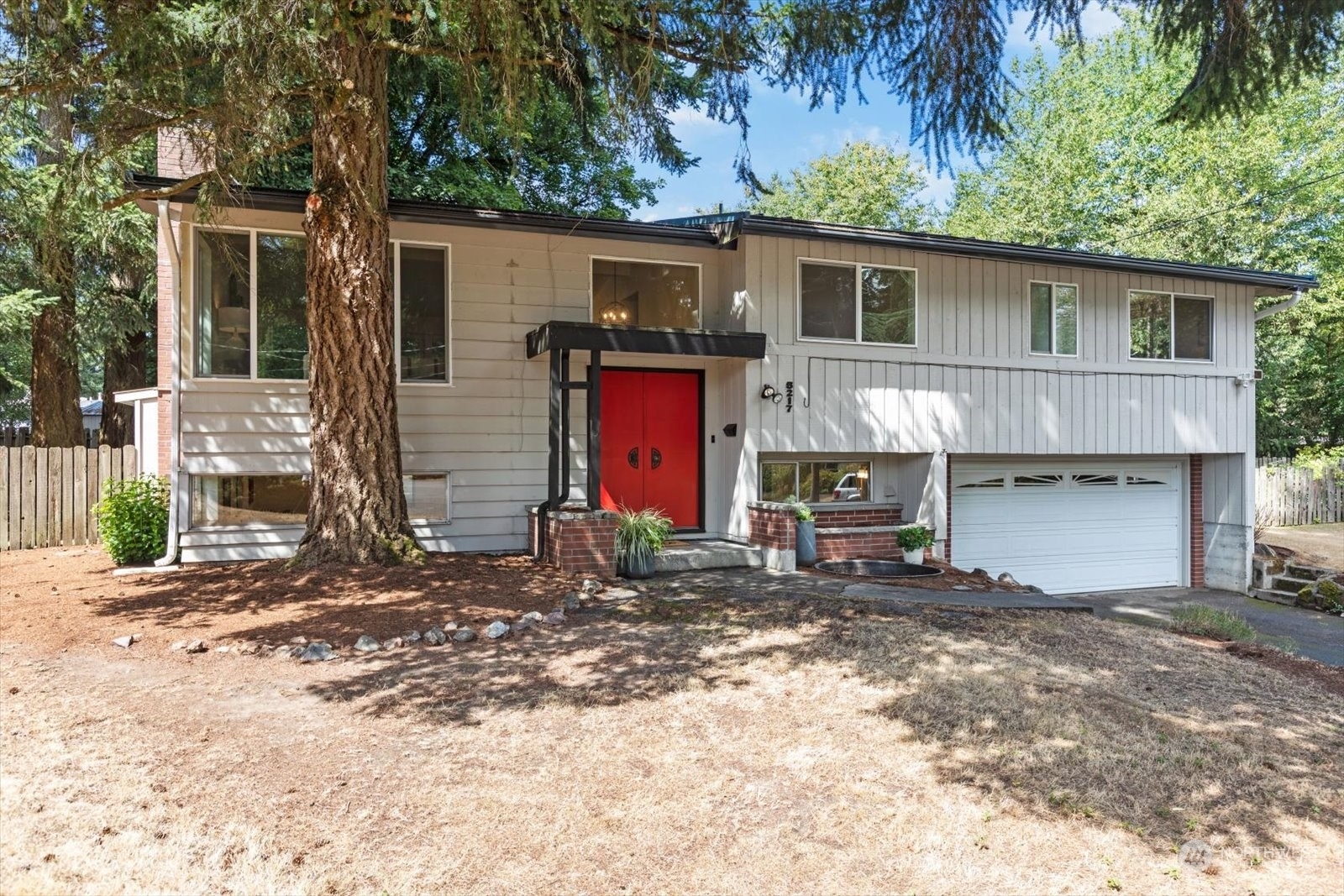 Property Photo:  5217 122nd Place SE  WA 98006 