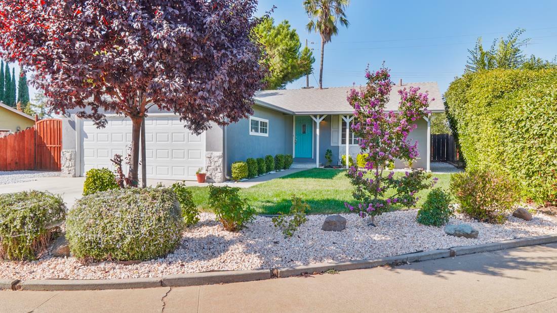 Property Photo: 229 Grant Court CA 95336
