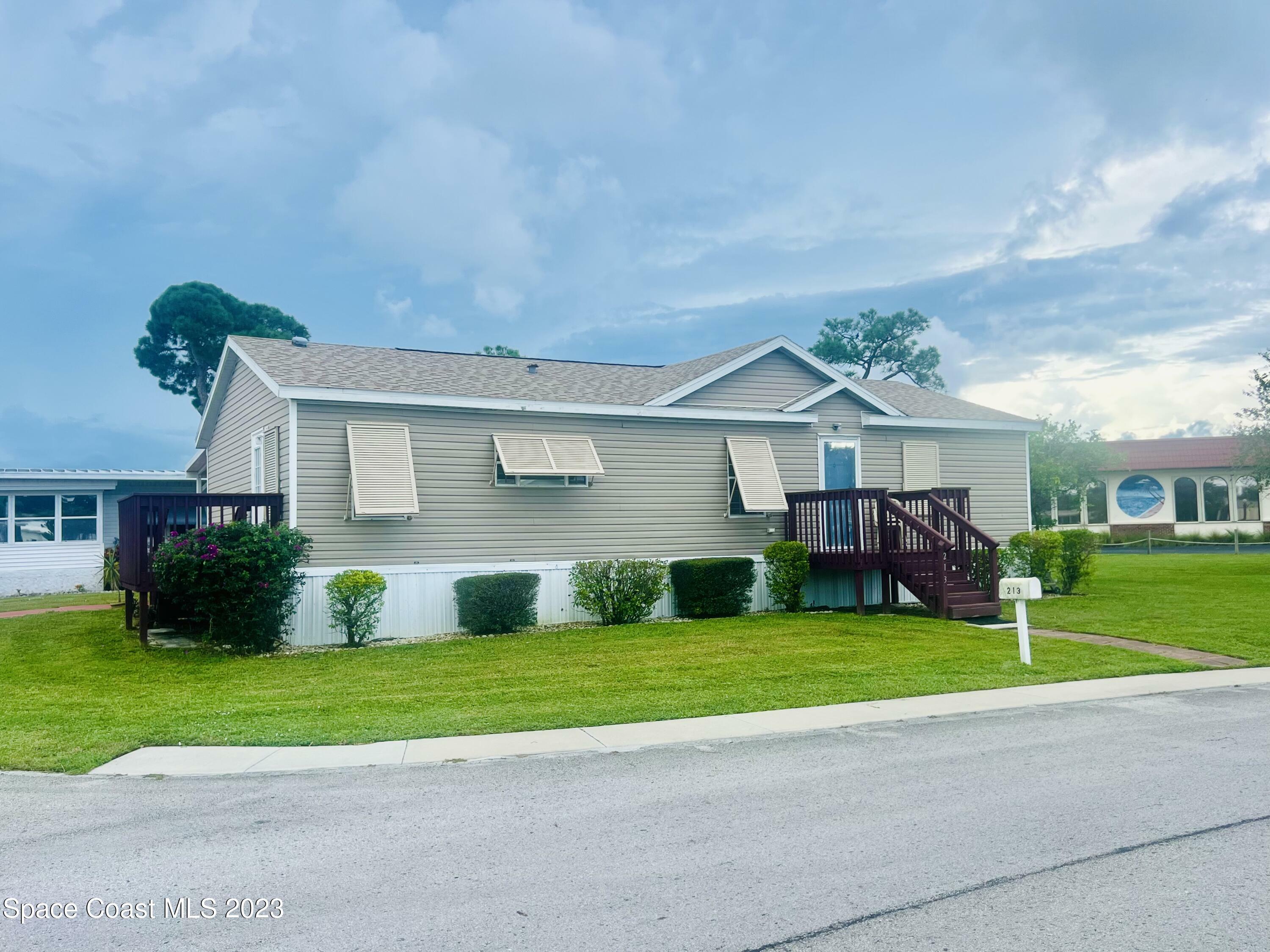 Property Photo:  213 Holiday Park Boulevard NE  FL 32907 