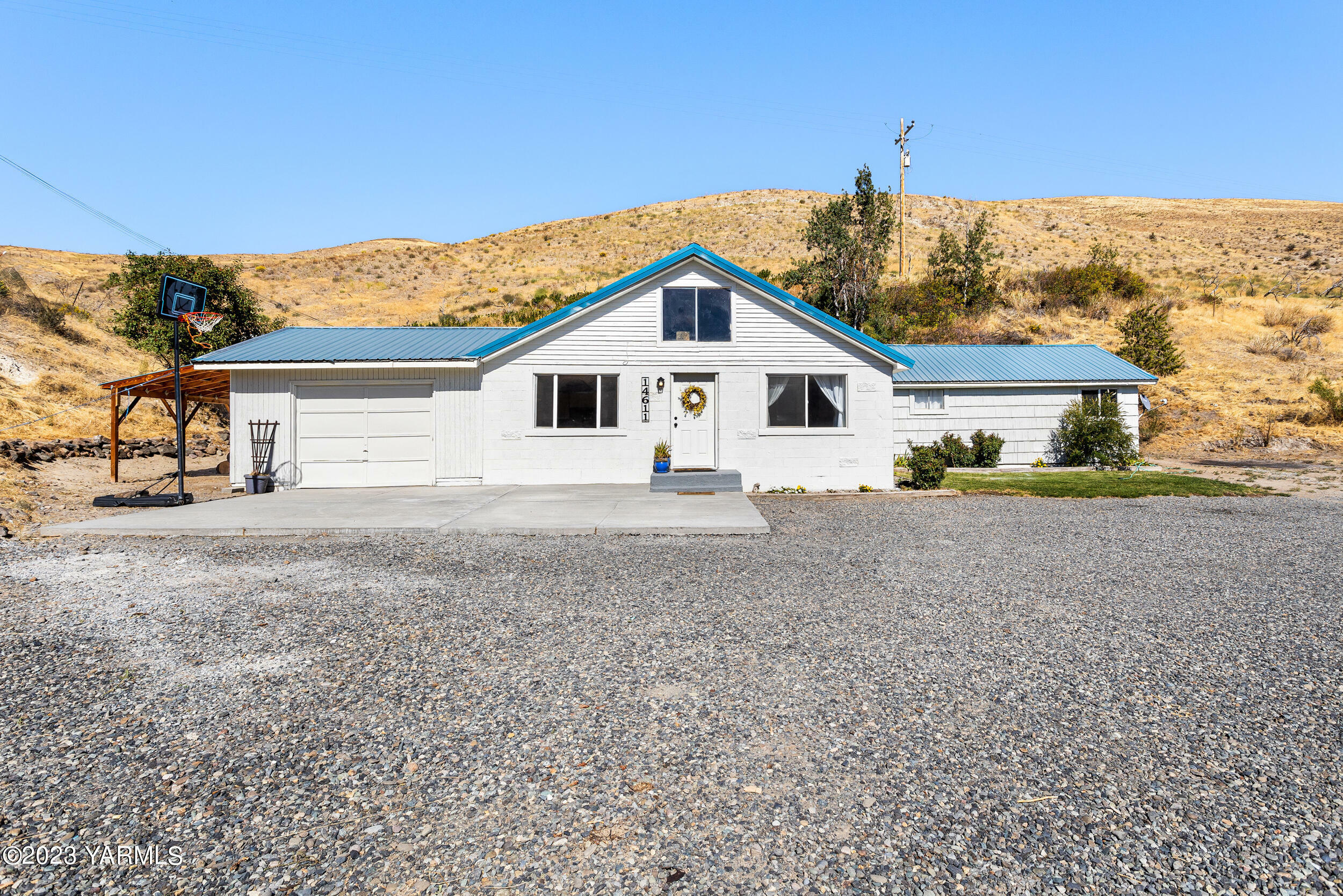 Property Photo:  14611 N Wenas Rd  WA 98942 