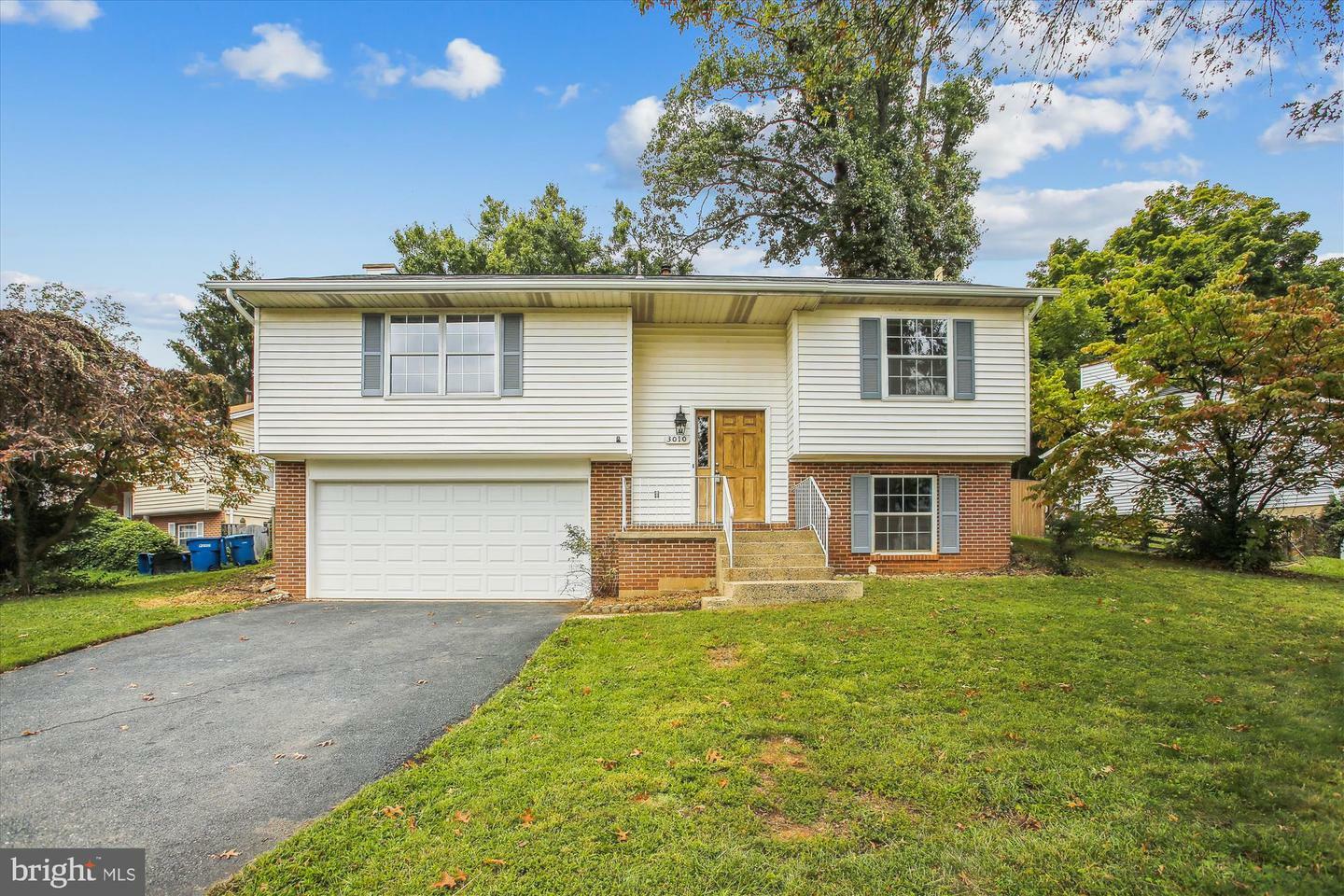 Property Photo: 3010 Robin Ridge Court VA 22031