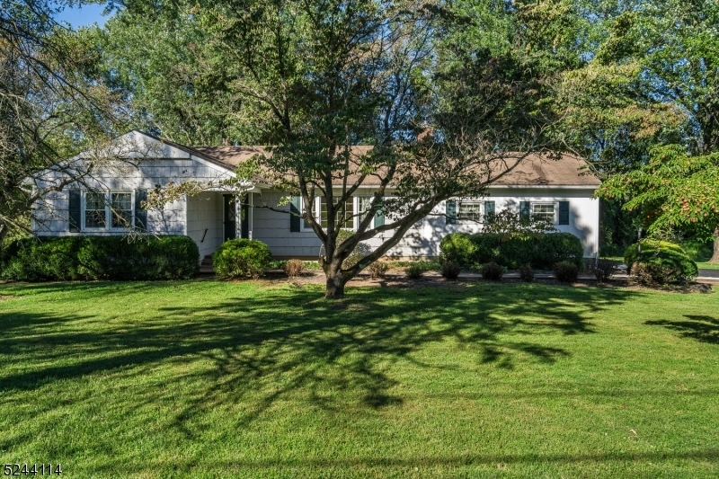 Property Photo:  3 Old Blossom Hill Rd  NJ 08833 