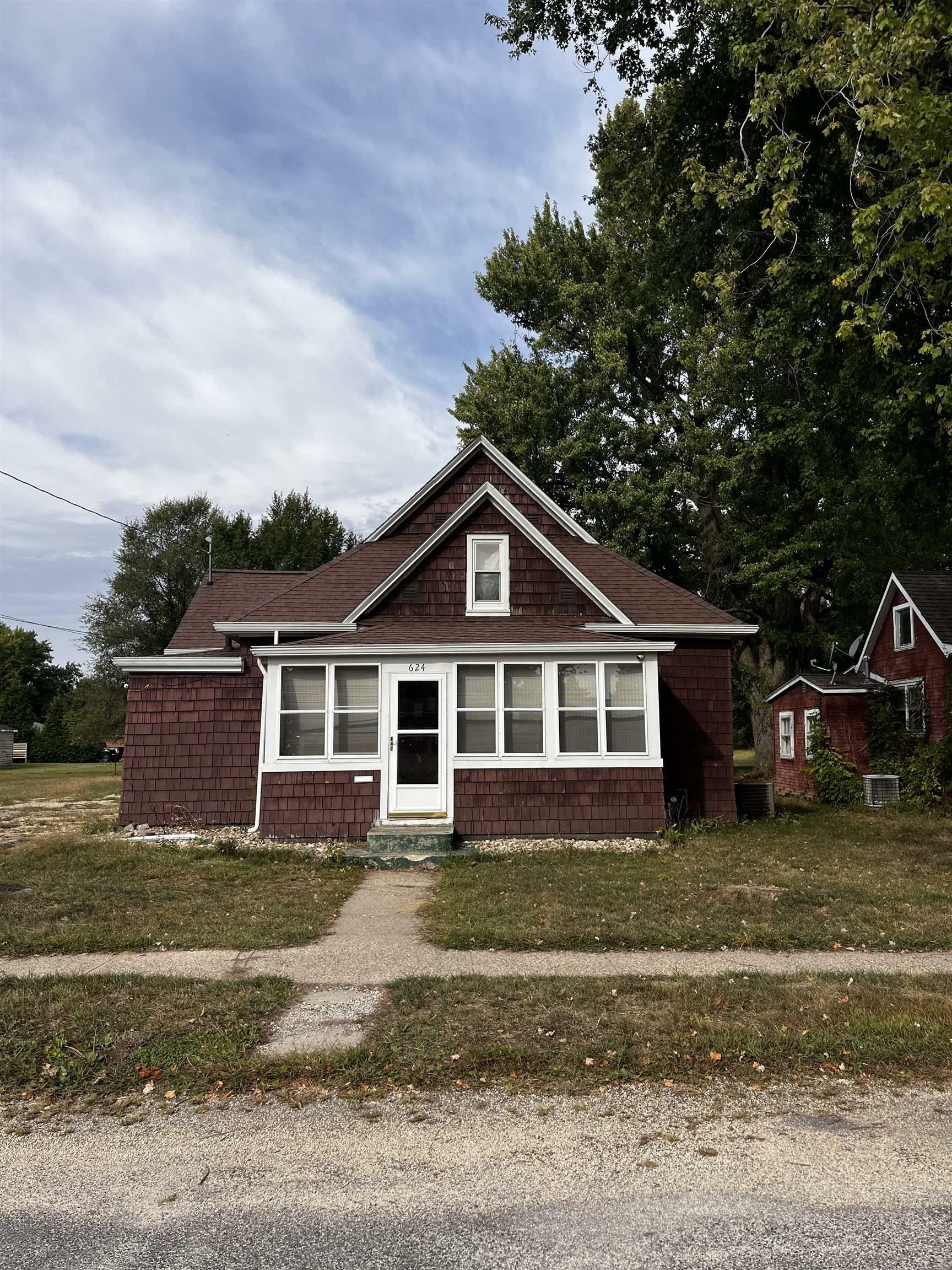 Property Photo:  624 5th Ave NW  IA 50662 