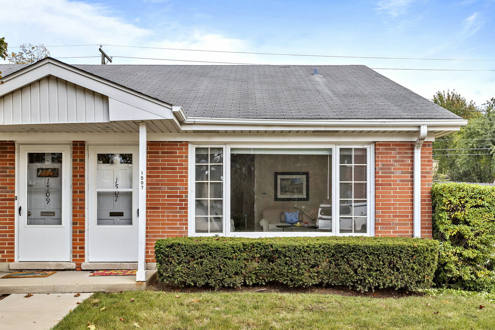 Property Photo: 1507 Plymouth Place IL 60025