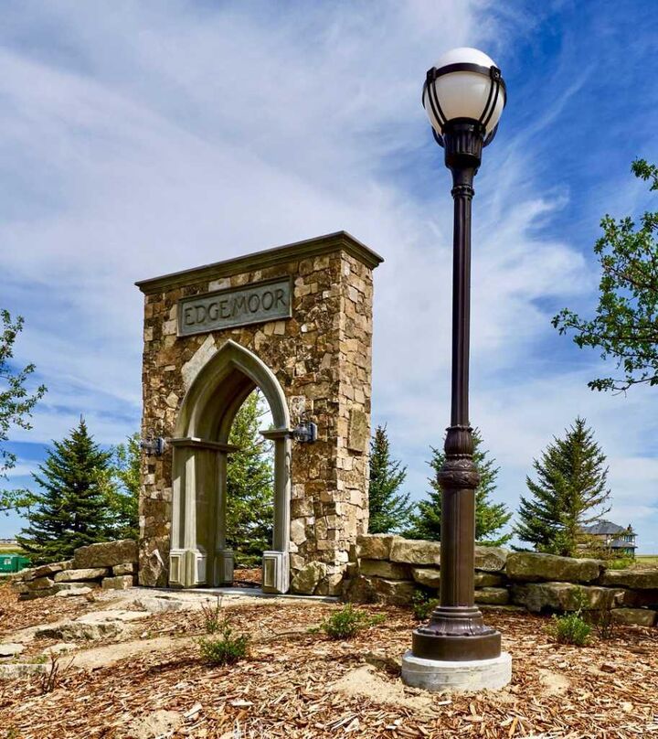 Property Photo:  9 Edgemoor Way W  AB T1J 5R6 