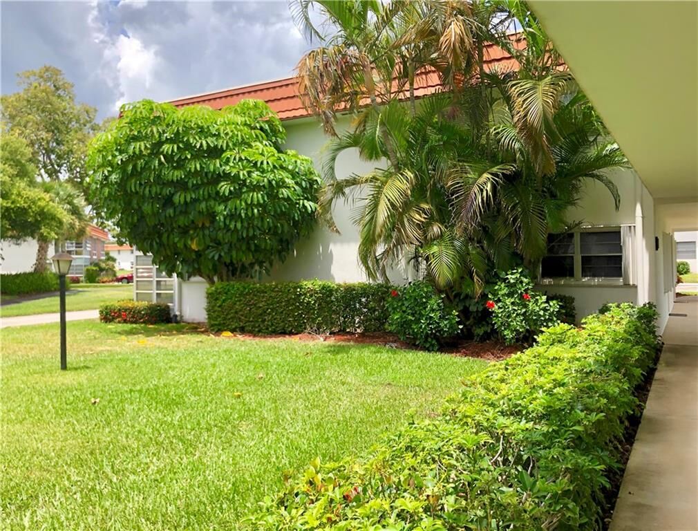 Property Photo: 1225 NW 21st Street 402 FL 34994