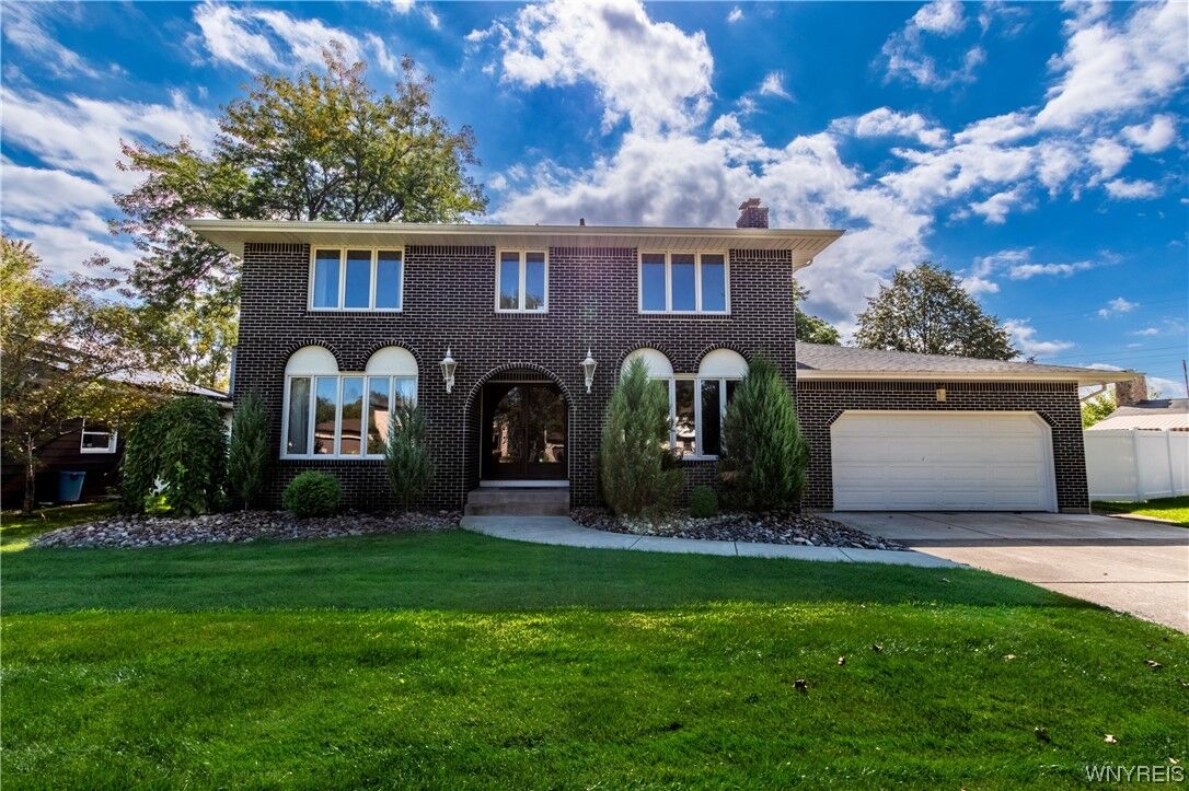 Property Photo:  40 Woodcreek Lane  NY 14072 