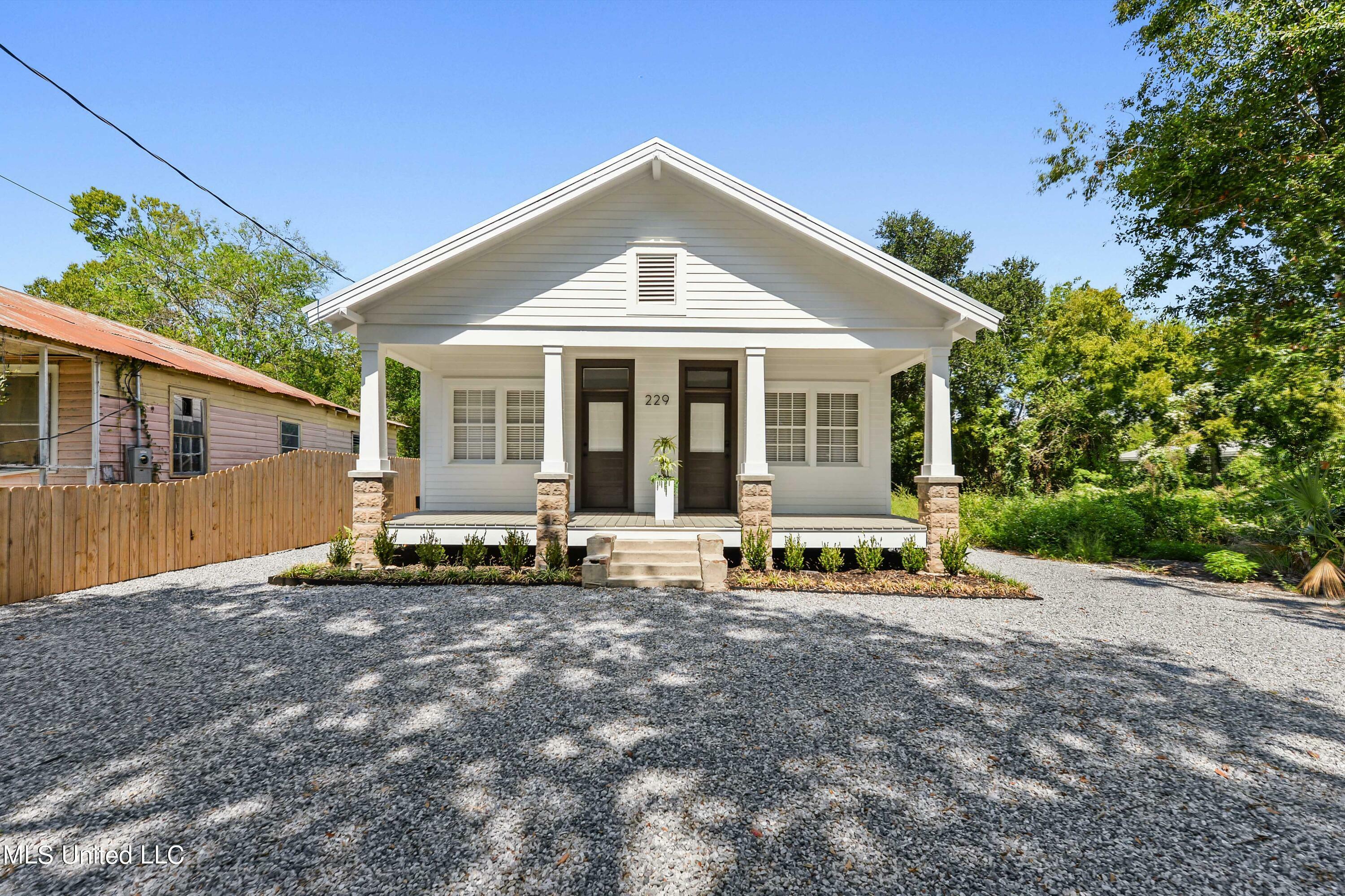 Property Photo:  229 Sycamore Street  MS 39520 