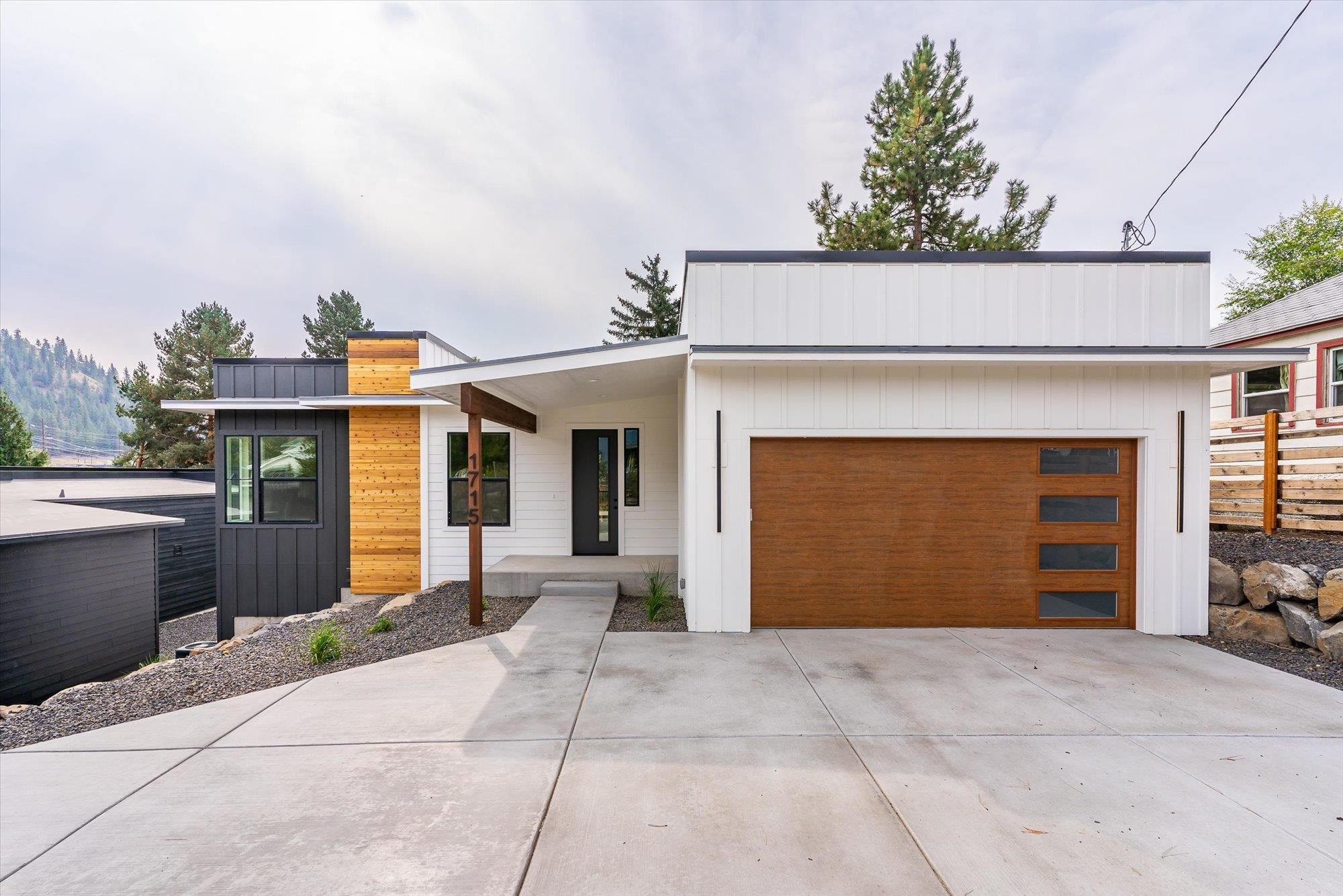 Property Photo: 1715 W 26th Ave WA 99224