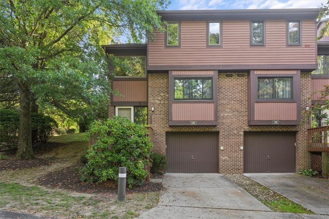 Property Photo: 1201 Forest Edge Ct PA 15090