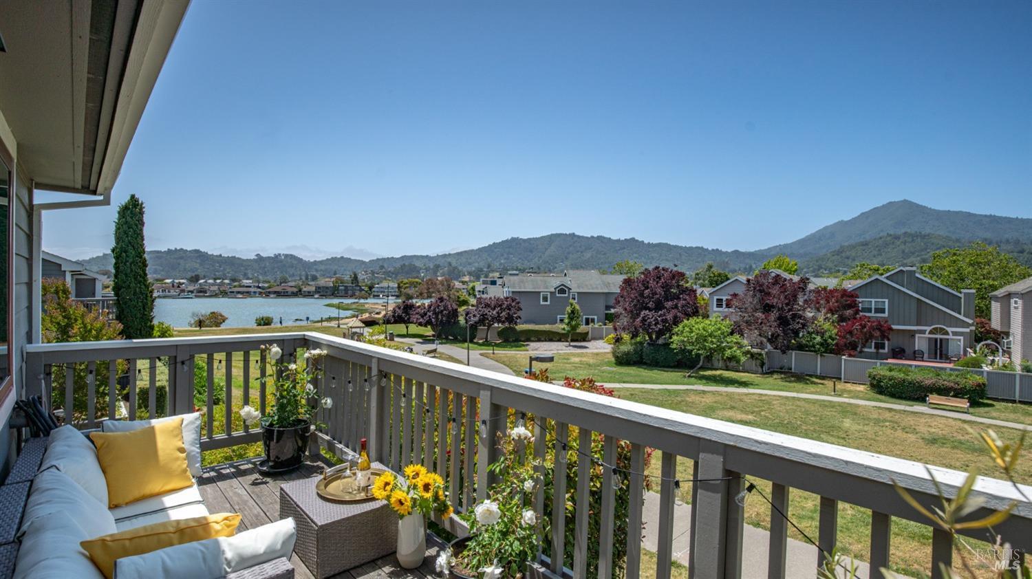 Property Photo: 10 Drakes View Circle CA 94904