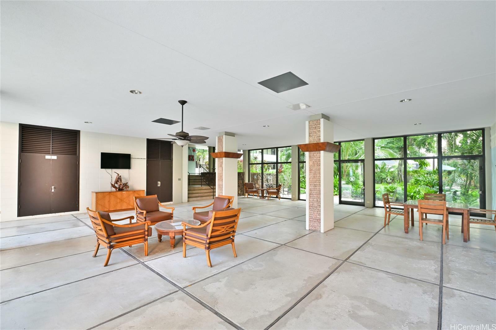 Property Photo:  425 Ena Road 805B  HI 96815 