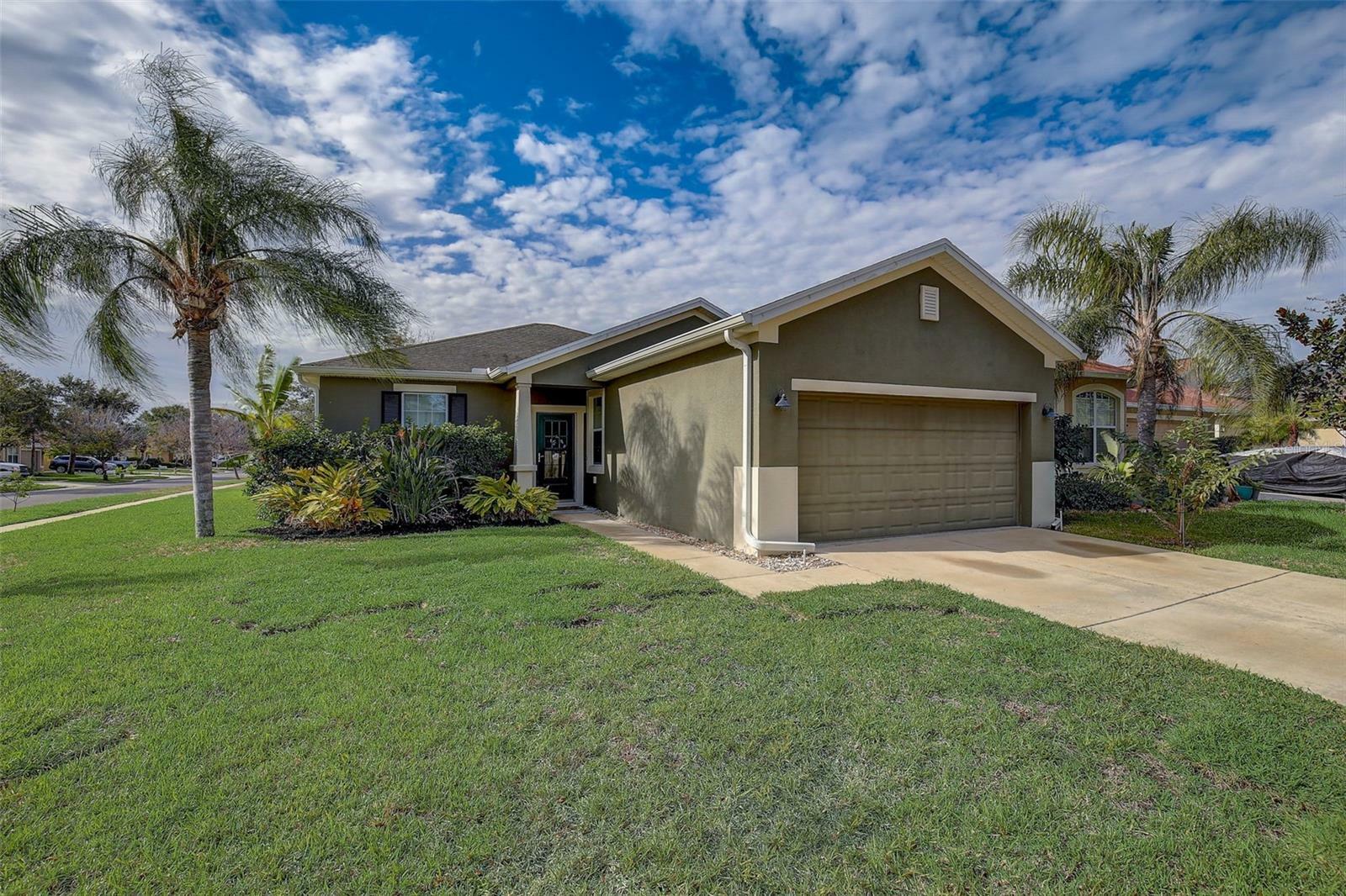 Property Photo:  1610 Bonita Bluff Court  FL 33570 