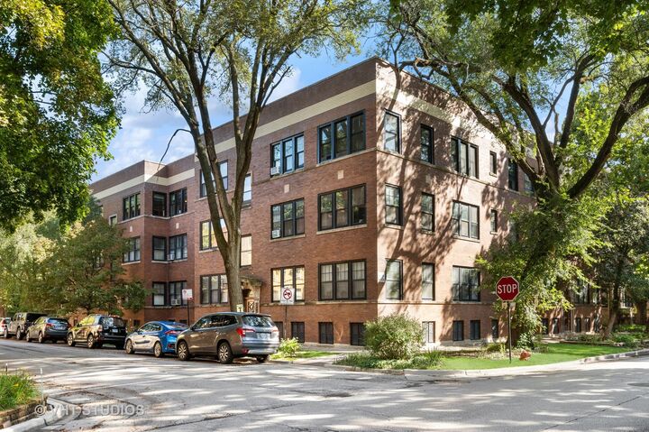 6205 N Wayne Avenue 3  Chicago IL 60660 photo