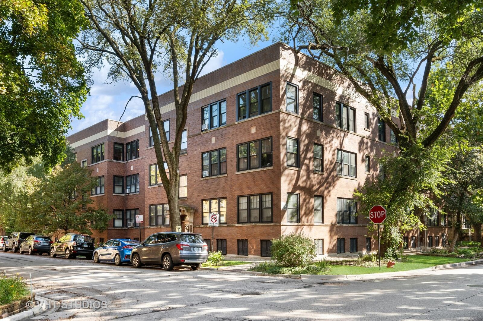 Property Photo: 6205 N Wayne Avenue 3 IL 60660