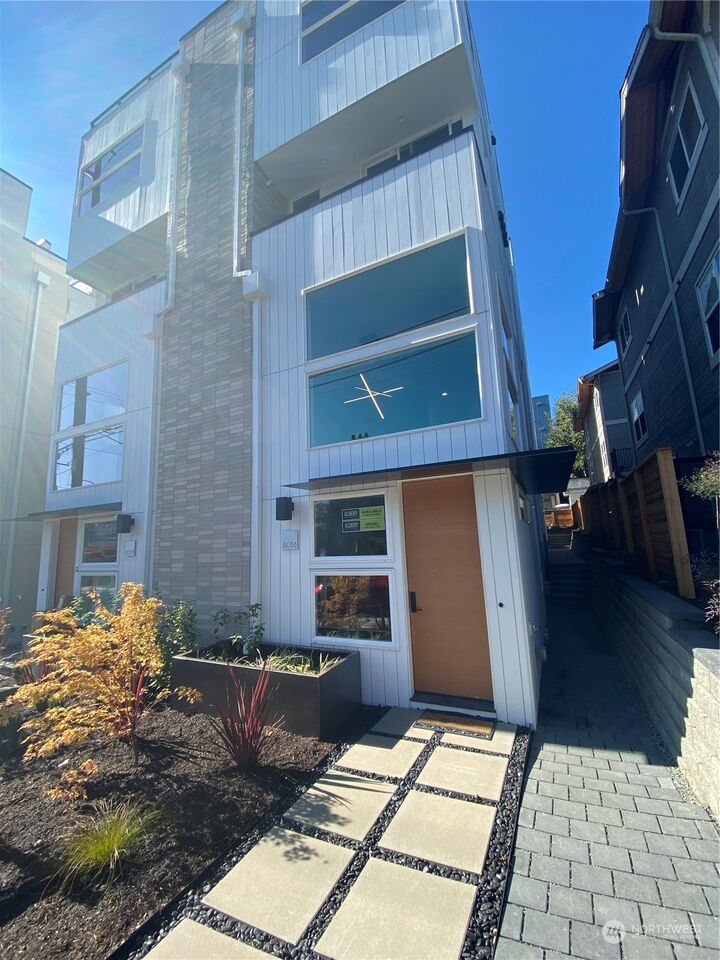 Property Photo: 805 Taylor Avenue N D WA 98109