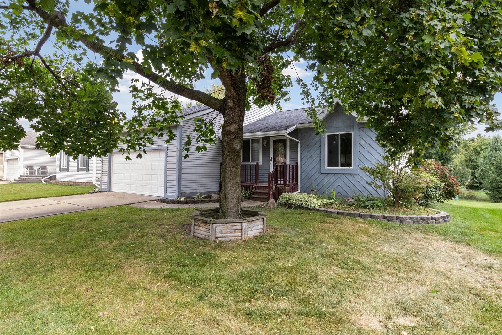 Property Photo:  406 Bronco Way  MI 48917 