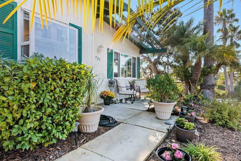 Property Photo:  725 Sunflower Street  CA 92024 