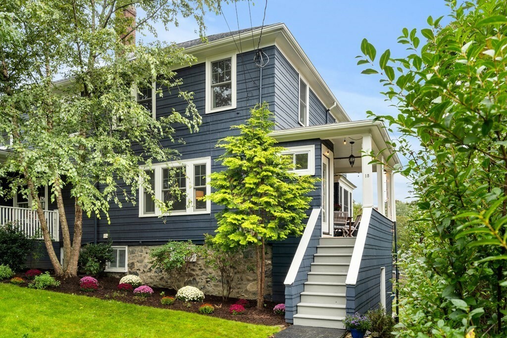 Property Photo:  15 Florence Ave 15  MA 02476 