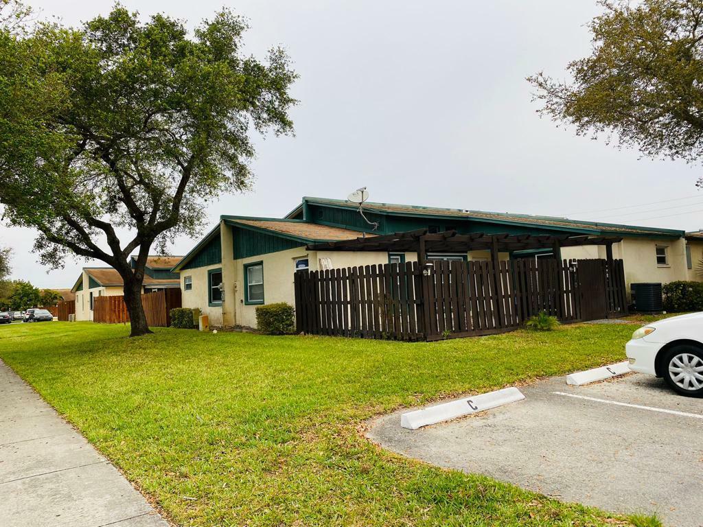 Property Photo:  1070 Manor Drive  FL 33461 